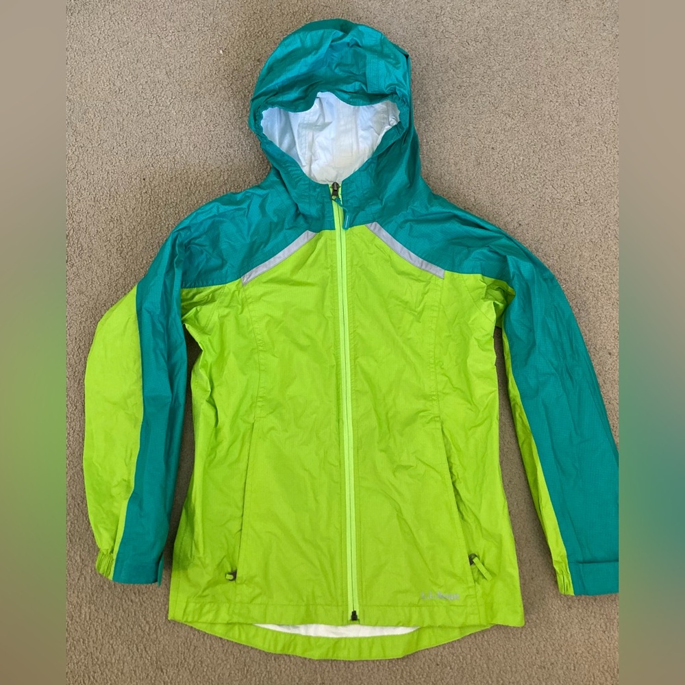 Child’s LL Bean Light windbreaker/ raincoat green with hood M 10/12